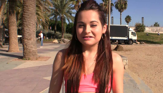 Pornobild Die hübsche tschechische Schlampe liebt es, ihre privaten Teile zu zeigen