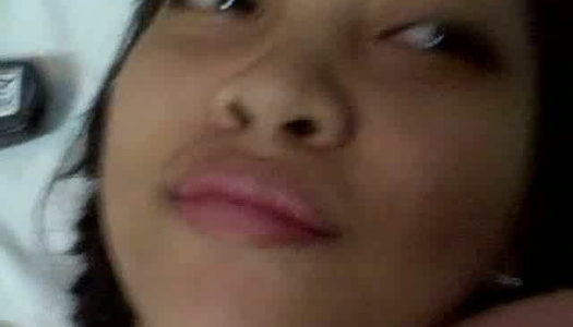 Pornobild Kleine tittied asiatische Küken reitet harten Schwanz ihres Mannes in von Angesicht zu Angesicht Pose