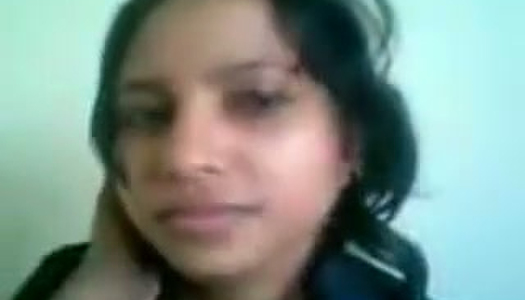 Pornobild Geiler Kerl saugt große Tölpel der natürlichen indischen Brünette auf alter Kamera