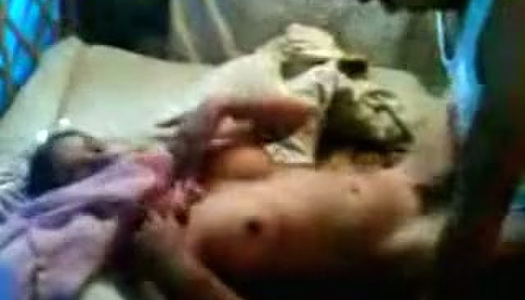 Jeder natürliche hässliche hinduistische schwarze Kopf wird vor der Kamera im Missionsstil festgenagelt Porno Bilder