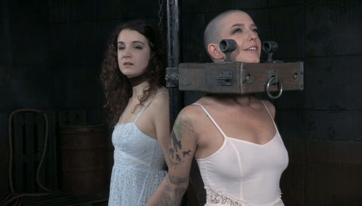 Pornobild Diese Huren waren eindeutig schlechte Küken und müssen bestraft werden