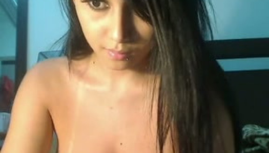 Pornobild Schönes und sexy indisches Mädchen, das ihre Muschi im Solo-Video streichelt