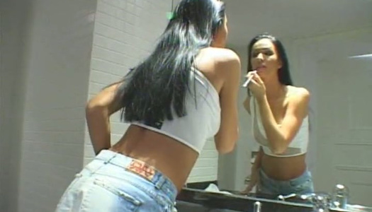 Shapely Babe in sexy schwarzen Strümpfen genießt wilden Sex mit ihrem Freund Porno Bilder