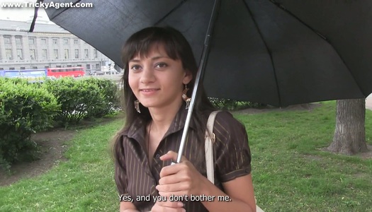 Das russische Mädchen Janna nimmt Sperma in ihre gedehnte Muschi Porno Bilder