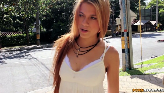 Die rothaarige Schlampe Alice hat einen verrückten Nookie mit einem geilen Fremden Porno Bilder