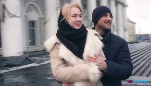 Kleine Tittenblondine Via Lasciva wird nach einem romantischen Date anal gefickt Porno Bilder