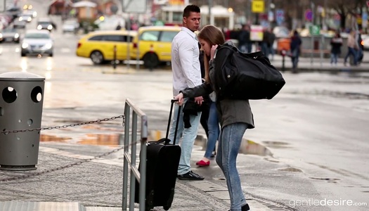 Pornobild Das sinnliche Baby Sarah Kay erlaubt einem Mann, ihre Muschi beim ersten Date mit Sperma zu füllen