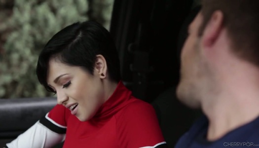 Himmel schöne Hottie Cadey Mercury reitet großen Schwanz einen Fremden Kerl Porno Bilder