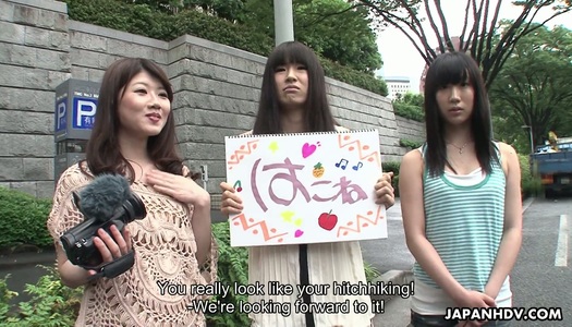 Pornobild Gierig nach Sperma Asiatisches Küken Jyuri Ayase und ihre Freundinnen lutschen einen Schwanz