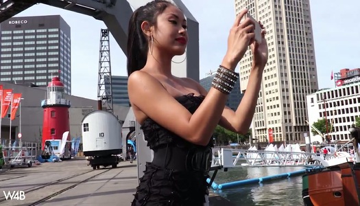 Faszinierende Solo-Performance der asiatischen Sex-Appeal-Hottie Davon Kim Porno Bilder