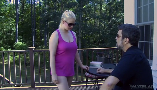 Pornobild Slutty vollbusiges Küken im Latexkorsett Sicilia Ricci bekommt ihren Pussyfinger gefickt