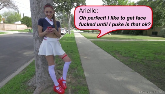 Pornobild Küken von der Hookups-Seite Arielle Faye gibt einen Rimjob und lutscht den Schwanz Deepthroat