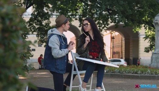 Anmutiges Baby mit großen Titten Regin Sparks geht wild auf einen harten Schwanz Porno Bilder