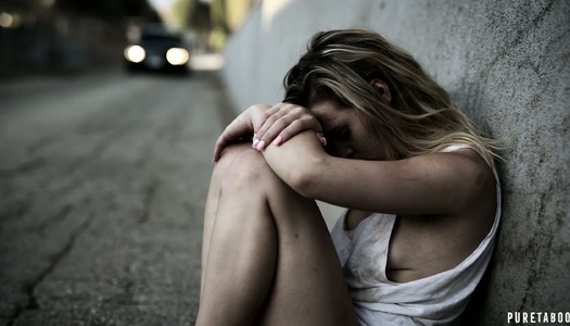 Rick Dude gab dem obdachlosen Mädchen Aubrey Sinclair Schutz und fickte ihre Möse Porno Bilder