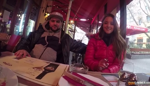 Pornobild Das junge ungarische Mädchen Amirah Adara wird in einem heißen POV-Clip aufgenommen und gefickt