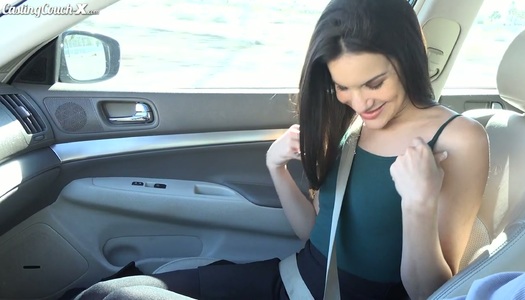 Pornobild Heißes Casting-Video, in dem Eden Sin den Kopf gibt und sich legt