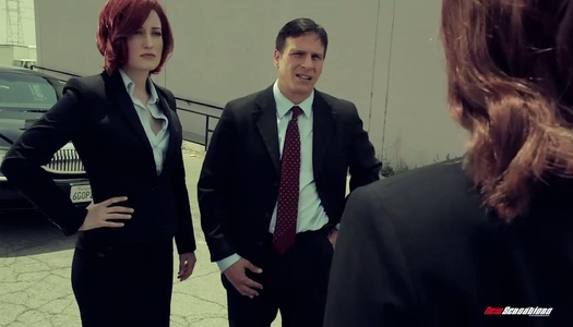 Pornobild Naughty Hottie reitet einen Schwanz und bekommt ihre Muschi im Doggystyle zugeschlagen