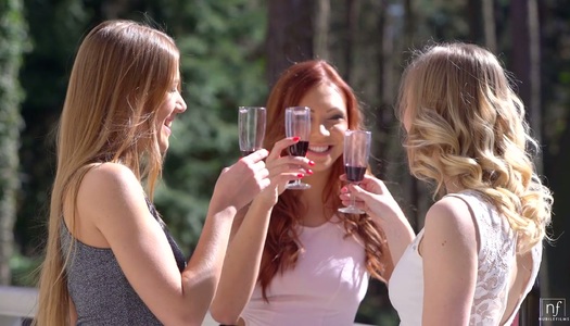 Drei tötende heiße Babes lieben sich, als gäbe es kein Morgen Porno Bilder