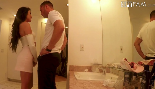 Pornobild Die hypnotisierende französische Milf Anissa Kate nimmt an dampfendem Vierer-Sex teil