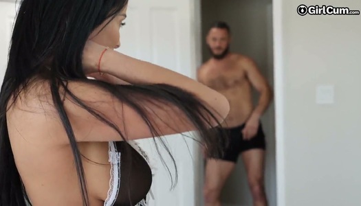 Pornobild Gebräunter Sexpot in Fischnetzzeug wird vom Gestüt missionarisch und doggy gefickt