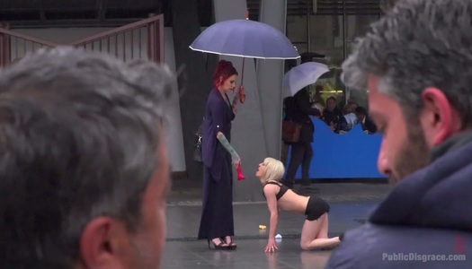 Pornobild Die komplette Hure Silvia Rubi wird in der Öffentlichkeit ausgezogen und gedemütigt